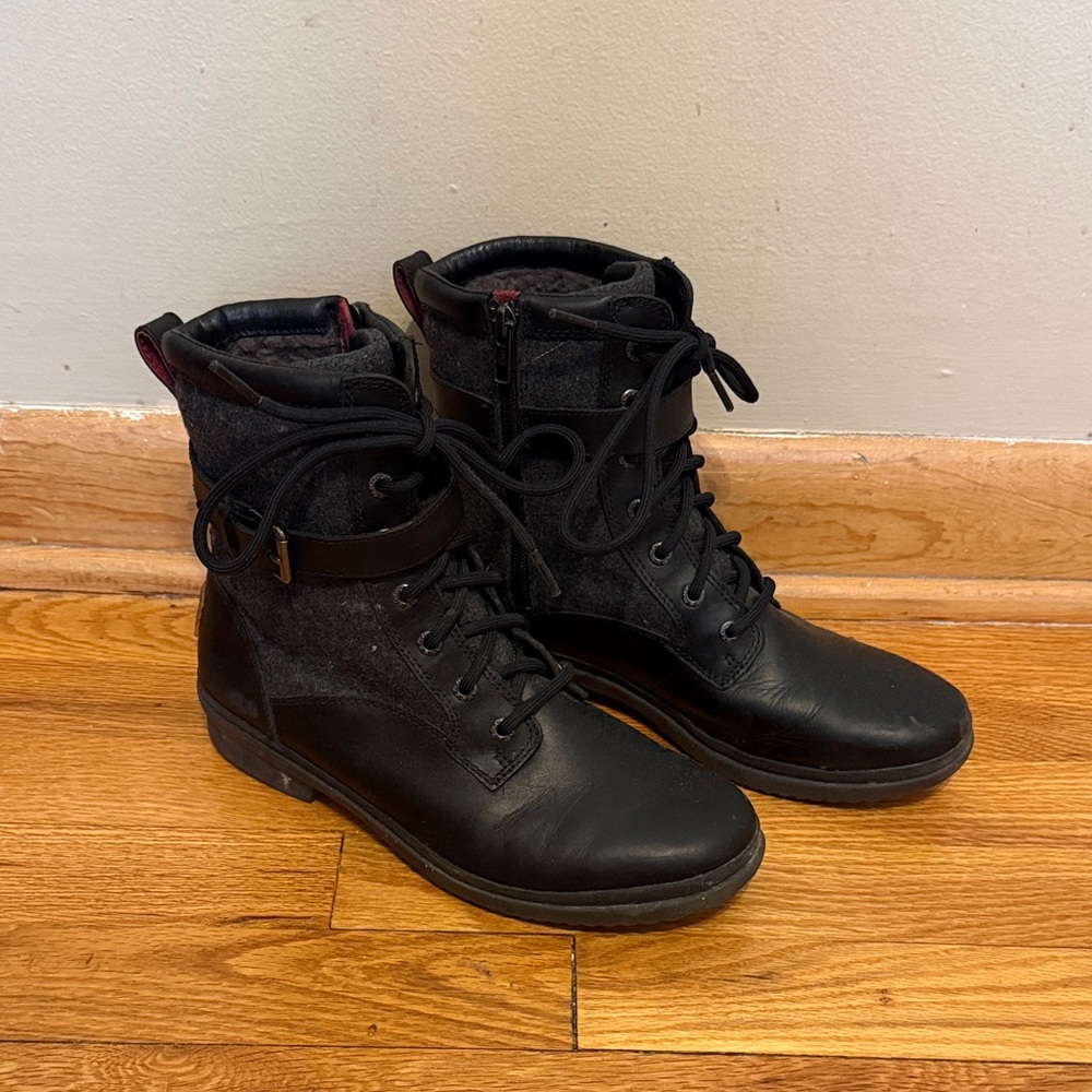 UGG Kelsey black Lace-Up boot